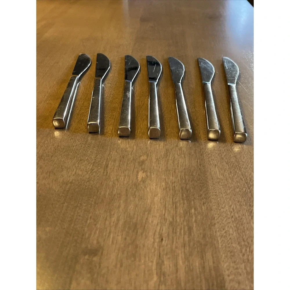 Lot of 7 Pottery Barn Stainless Flatware Luna Knives 8-3/4